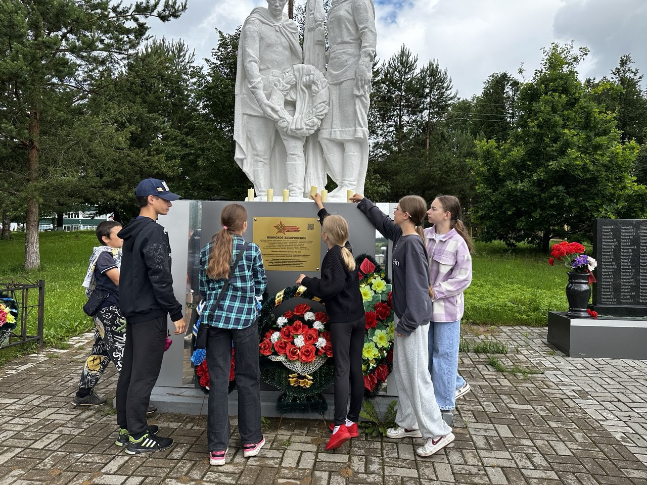 В летнем оздоровительном лагере «Наследники Победы» прошел митинг, посвященный Дню памяти и скорби..