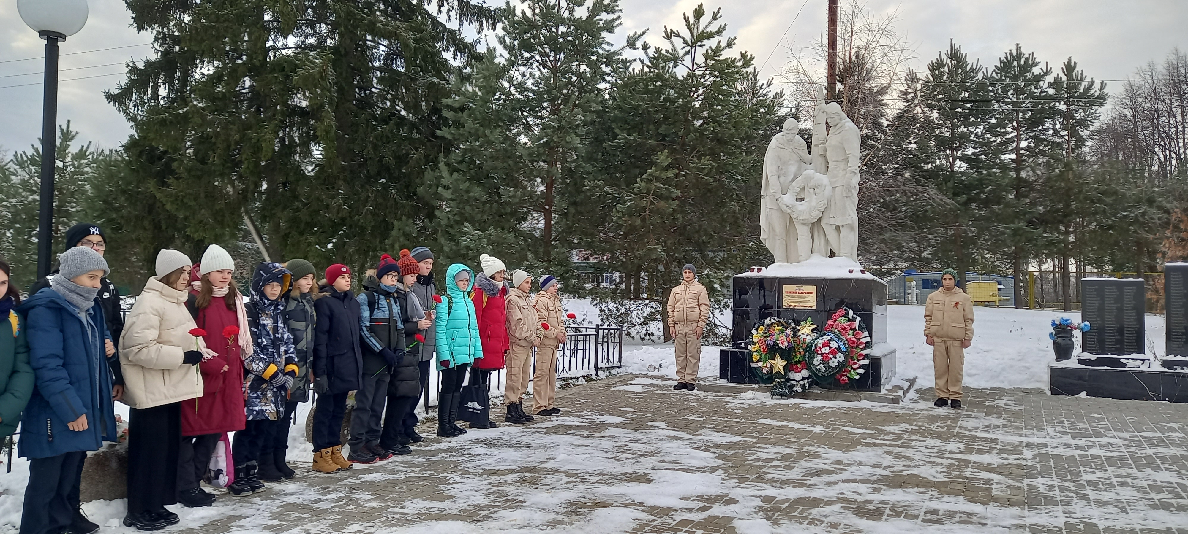 Памятная дата 3 декабря – дань уважения бессмертному подвигу павших защитников Отечества, чьи имена остались неизвестными.