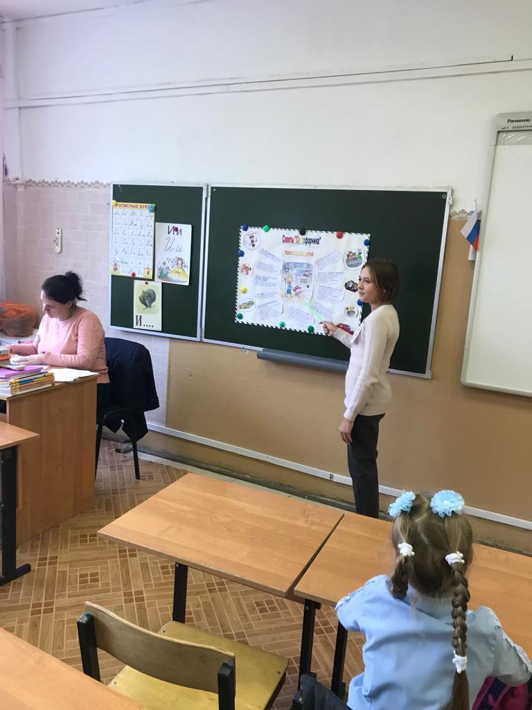 ЮИД «Светофор» выступил перед школьниками с агитационным выступлением.